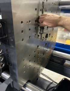 Measure the diameter of the ejector hole in the moving platen of the injection molding machine.