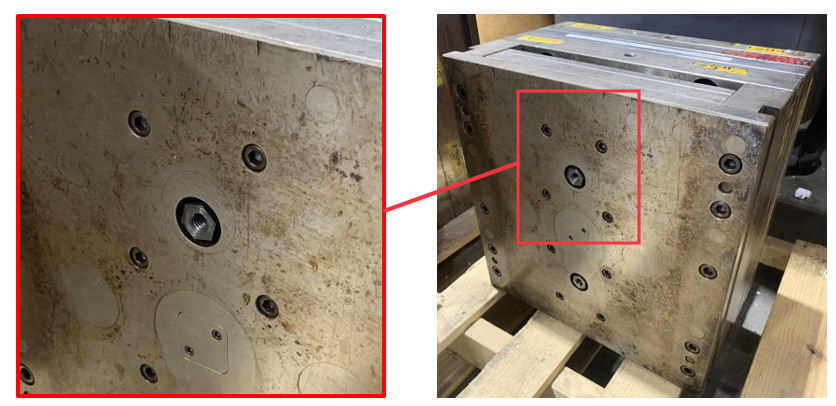 What is the thread size in the mold ejector plate?